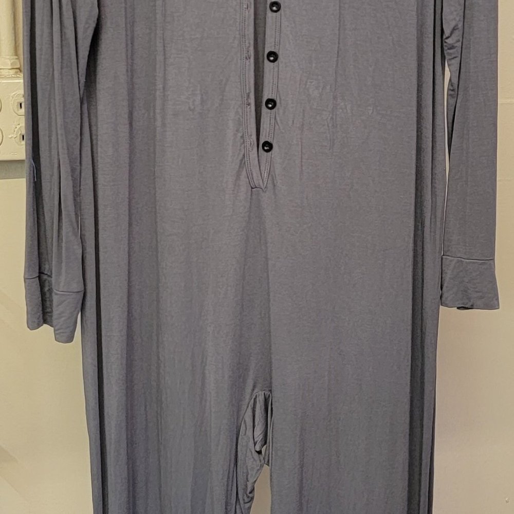 1735 - Ekouaer XL Gray Shirt